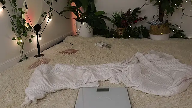 Snapshot of ScarletBlaze chatting on January 27, 2025, 12:12 am ScarletBlaze online show from January 27, 2025, 12:12 am