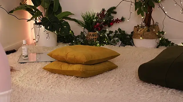 Snapshot of ScarletBlaze chatting on March 10, 2025, 12:29 am ScarletBlaze online show from March 10, 2025, 12:29 am