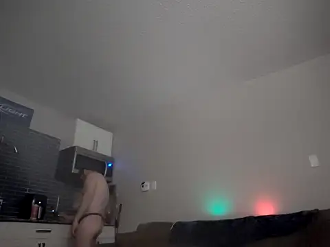 Snapshot of EZYves chatting on December 6, 2024, 12:34 am EZYves online show from December 6, 2024, 12:34 am