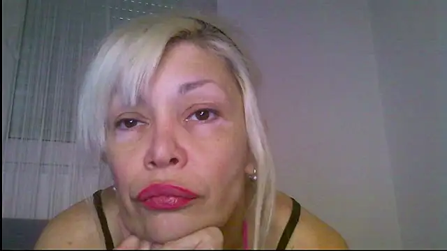 Snapshot of EvaaMina chatting on May 4, 2026, 12:12 pm EvaaMina online show from May 4, 2026, 12:12 pm