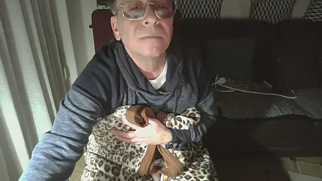 HETEREOMAN online show from December 15, 2025, 4:44 pm