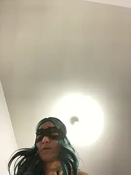 isabella1994 online show from March 18, 2026, 10:51 am