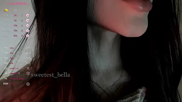 Snapshot of sweetest_bella chatting on October 12, 2025, 6:40 pm sweetest bella online show from October 12, 2025, 6:40 pm