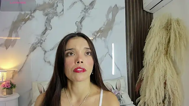 hannahill69 online show from February 11, 2026, 4:50 am