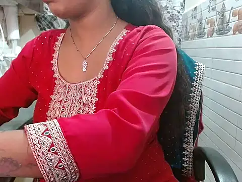 LovingPihu online show from March 29, 2026, 6:02 am