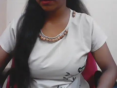 Snapshot of LovingPihu chatting on July 18, 2026, 5:00 am LovingPihu online show from July 18, 2026, 5:00 am