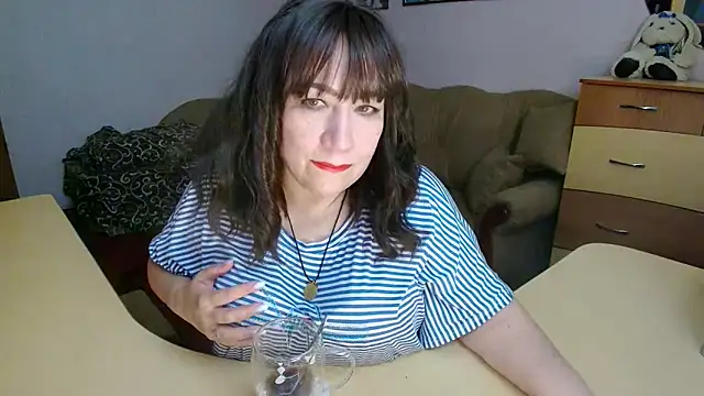 Lucretia Goldi  online show from February 8, 2026, 3:04 pm