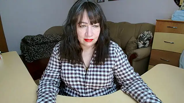 Lucretia Goldi  online show from April 1, 2026, 10:40 pm