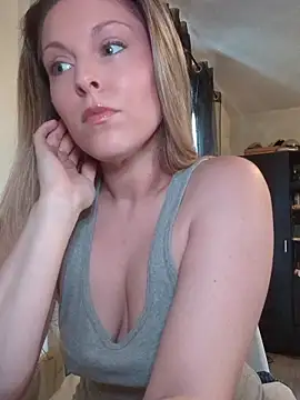 Snapshot of SavageHouseTV chatting on July 14, 2026, 9:20 pm SavageHouseTV online show from July 14, 2026, 9:20 pm