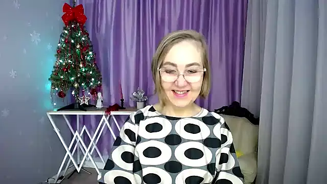 queen a n i online show from February 13, 2026, 6:53 am