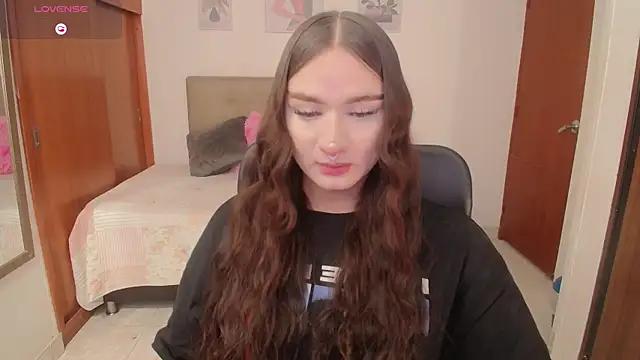 Miley Baker online show from November 19, 2025, 1:55 pm