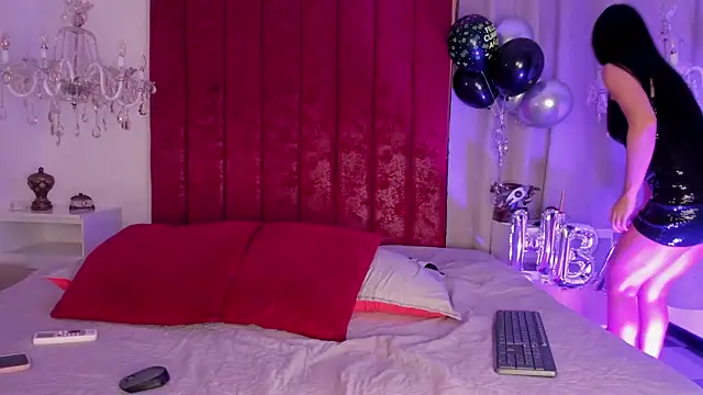 Selenee- online show from December 18, 2025, 5:19 pm