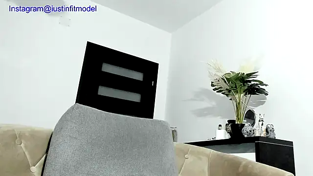 Snapshot of MuscleJohn chatting on November 26, 2025, 4:35 am MuscleJohn online show from November 26, 2025, 4:35 am