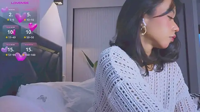 Mia Tin online show from November 6, 2025, 1:45 pm