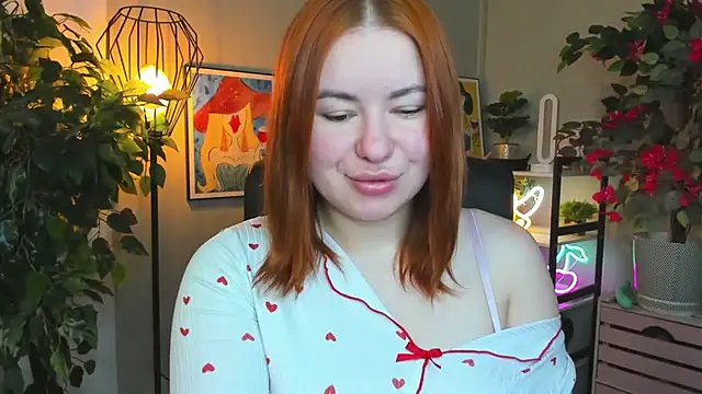 Snapshot of LAYLAxSTAR chatting on December 14, 2025, 7:47 am LAYLAxSTAR online show from December 14, 2025, 7:47 am