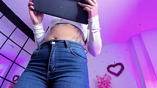  liathompsom09 online show from February 25, 2025, 4:53 pm