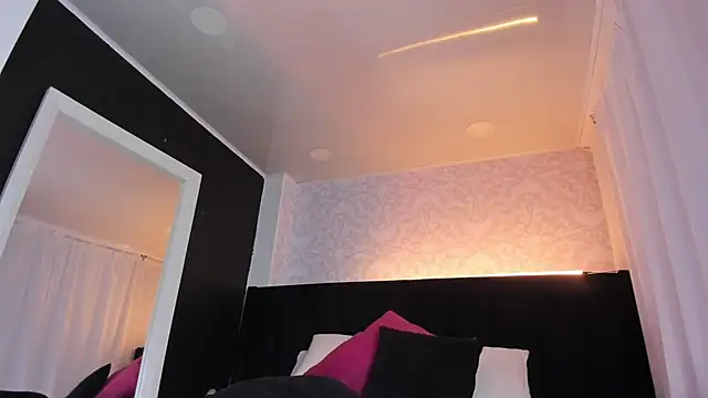  liathompsom09 online show from March 13, 2025, 3:06 pm