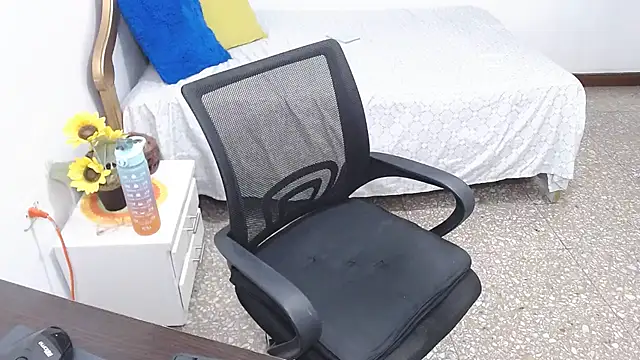 emiliaa hot online show from January 10, 2025, 12:27 am