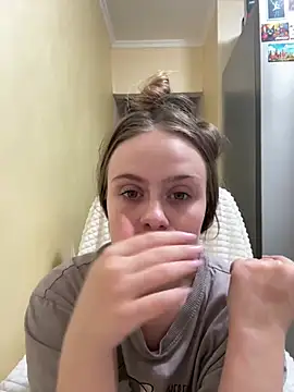 SophiaSweet  online show from April 24, 2026, 7:16 pm