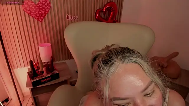 Snapshot of MarianL0ve chatting on February 15, 2025, 1:49 pm MarianL0ve online show from February 15, 2025, 1:49 pm