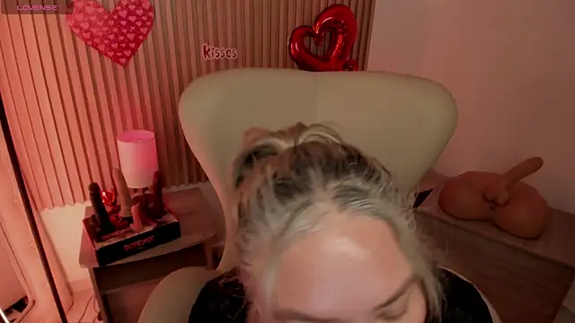 Snapshot of MarianL0ve chatting on February 15, 2025, 4:56 pm MarianL0ve online show from February 15, 2025, 4:56 pm