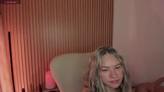 Snapshot of MarianL0ve chatting on February 26, 2025, 10:47 am MarianL0ve online show from February 26, 2025, 10:47 am