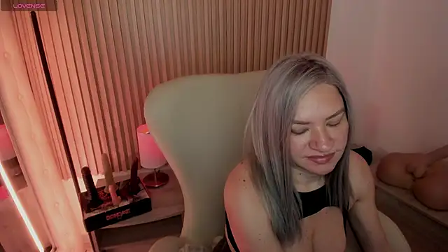 Snapshot of MarianL0ve chatting on February 28, 2025, 10:52 am MarianL0ve online show from February 28, 2025, 10:52 am