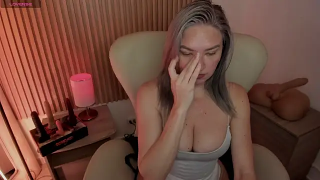 Snapshot of MarianL0ve chatting on March 1, 2025, 2:02 pm MarianL0ve online show from March 1, 2025, 2:02 pm