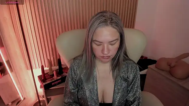 Snapshot of MarianL0ve chatting on March 2, 2025, 10:45 am MarianL0ve online show from March 2, 2025, 10:45 am