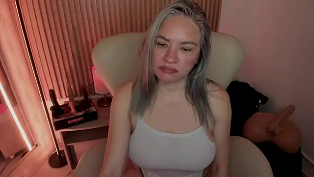 Snapshot of MarianL0ve chatting on March 10, 2025, 10:37 am MarianL0ve online show from March 10, 2025, 10:37 am