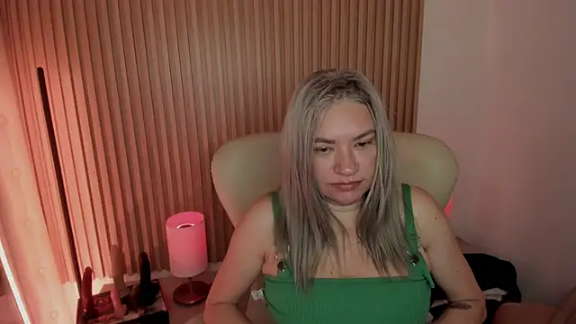 Snapshot of MarianL0ve chatting on March 19, 2025, 10:44 am MarianL0ve online show from March 19, 2025, 10:44 am