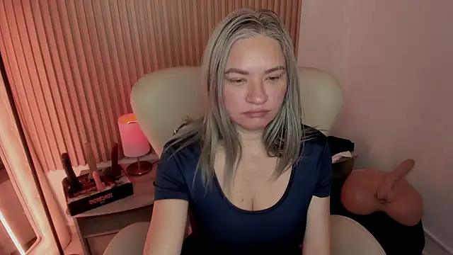 Snapshot of MarianL0ve chatting on March 20, 2025, 10:43 am MarianL0ve online show from March 20, 2025, 10:43 am