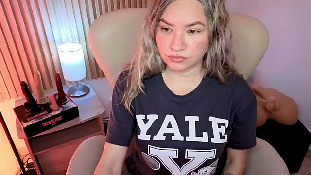 Snapshot of MarianL0ve chatting on October 13, 2025, 10:48 am MarianL0ve online show from October 13, 2025, 10:48 am