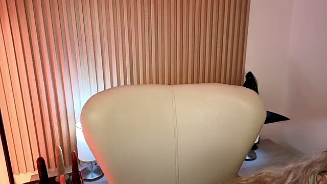 Snapshot of MarianL0ve chatting on October 18, 2025, 11:00 am MarianL0ve online show from October 18, 2025, 11:00 am