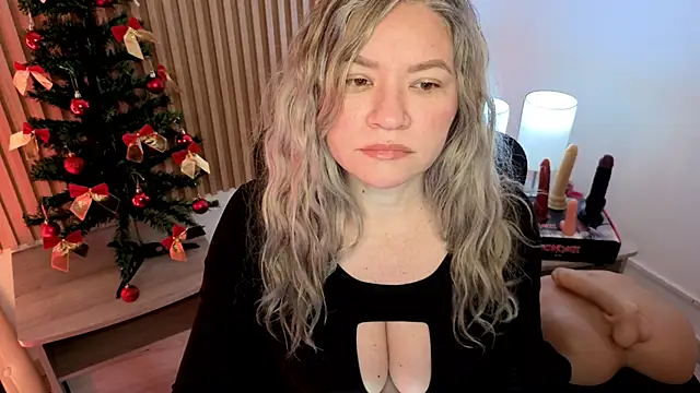 Snapshot of MarianL0ve chatting on November 29, 2025, 10:51 am MarianL0ve online show from November 29, 2025, 10:51 am