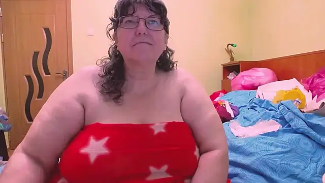 HugeTits online show from December 3, 2025, 1:35 am