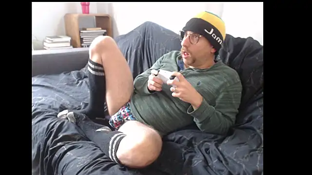 whiskyjane69 online show from October 14, 2025, 12:17 pm