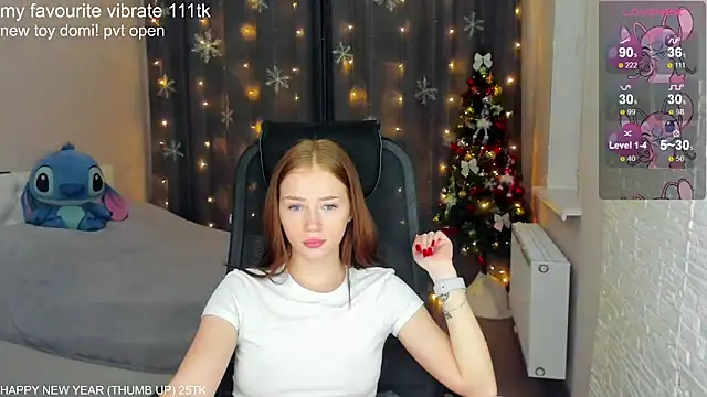 Hot Mia  online show from December 12, 2024, 2:00 pm