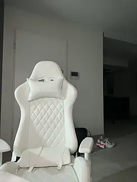 HannaXLove online show from December 21, 2025, 9:11 pm