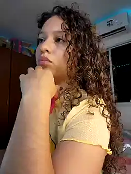 Snapshot of Shara_dreams chatting on December 17, 2024, 10:54 pm Shara dreams online show from December 17, 2024, 10:54 pm