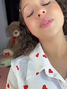 Snapshot of Shara_dreams chatting on February 3, 2025, 11:15 pm Shara dreams online show from February 3, 2025, 11:15 pm