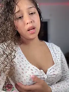 Snapshot of Shara_dreams chatting on March 15, 2025, 11:39 pm Shara dreams online show from March 15, 2025, 11:39 pm