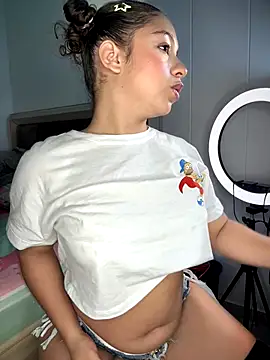 Snapshot of Shara_dreams chatting on September 14, 2025, 12:32 am Shara dreams online show from September 14, 2025, 12:32 am