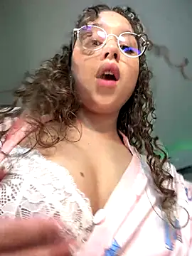 Snapshot of Shara_dreams chatting on September 28, 2025, 11:54 pm Shara dreams online show from September 28, 2025, 11:54 pm