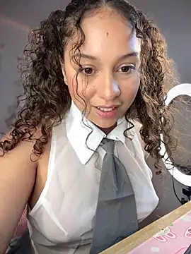 Snapshot of Shara_dreams chatting on October 17, 2025, 12:36 am Shara dreams online show from October 17, 2025, 12:36 am