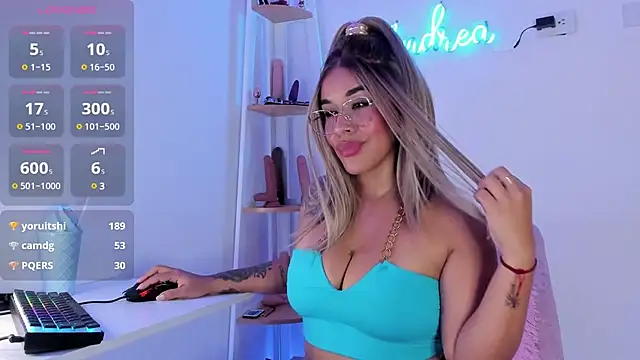 andrea lopezz  online show from February 12, 2025, 3:40 am