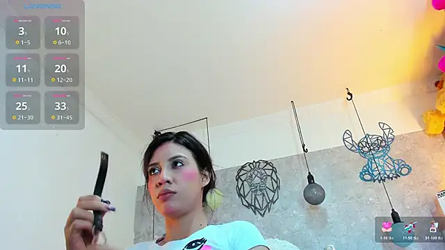 Snapshot of Rebeca_xs chatting on February 2, 2026, 8:29 pm Rebeca xs online show from February 2, 2026, 8:29 pm