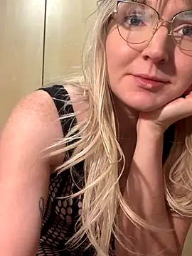 vanda26hot online show from December 14, 2025, 5:13 am