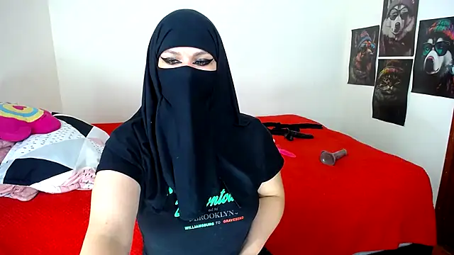 evelyn  salah online show from December 8, 2024, 1:02 am