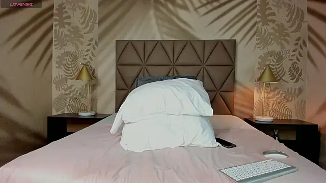 Scarleett 22 online show from February 28, 2026, 8:10 pm